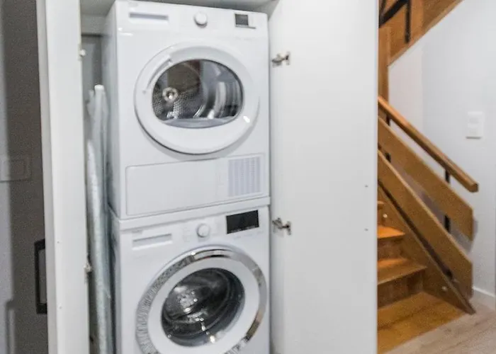 Urban Chic & Great Location & Modern - #o3 شقة